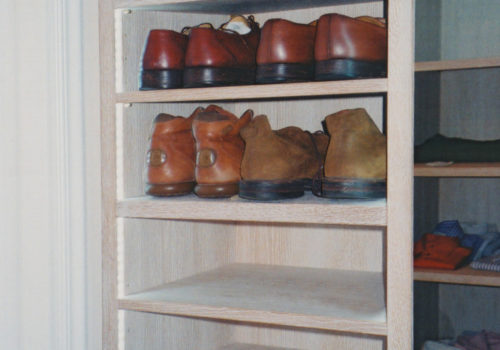 Cabina armadio in rovere decapato con scarpiera